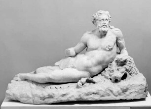 Gelagerter Herakles als Brunnenfigur