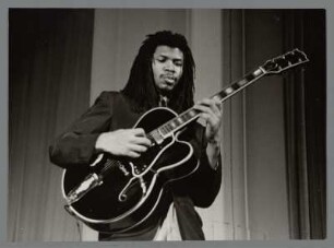Calvin Bell : Portrait des Gitarristen Calvin Bell in der Kongresshalle bei den 9. Leipziger Jazztagen 1984