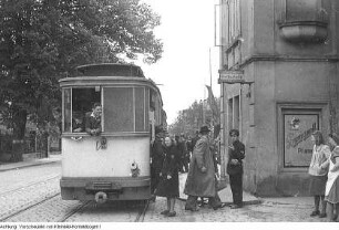 Dresden, Brücke der Einheit (Albertbrücke). Richtfest und Aktivistenauszeichnung. Feier bei "Donaths Neuer Welt", 30. April 1946
