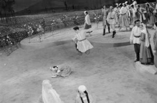 Szenenbilder aus dem Ballett "Gajaneh" von A. Chatschaturjan, Regie Gruber mit E. Vesko u.a., Deutsche Staatsoper Berlin, Premiere 21.10.1955