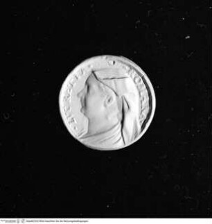 Medaille der Lucrezia Romana, Avers: Brustporträt mit Schleier nach links; Profilrand