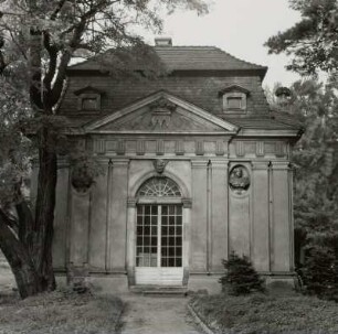 Orangerie im Schlosspark Meuselwitz, Eingangsfront eines Eckpavillons