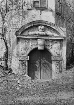 Dresden-Hellerau. Hellerschänke ("Zum letzten Heller"). Eingang zum Weinkeller. Jetzt eingebaut in Dresden, Terrassengasse
