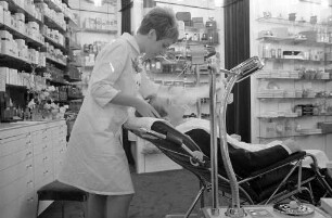 Eröffnung des Kosmetik-Fachinstituts Ernie Lorenz für Herren.