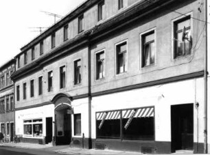 Großenhain, Dresdner Straße 6. Wohnhaus mit Laden (18. Jh.). Straßenansicht