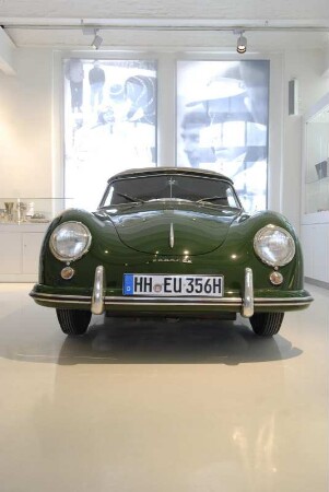Prototyp – Personen. Kraft. Wagen.ist ein Automobilmuseum in Hamburg. Es befindet sich in der HafenCity