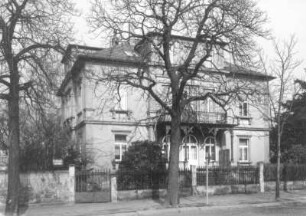 Dresden-Neustadt, Radeberger Straße 15. Wohnhaus (um 1865). Straßenansicht mit Einfriedung