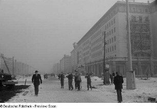 Blick in die Stalinallee (heutige Karl-Marx-Allee)