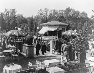 Kurpark Franzensbad : Franzensbad (Frantiskovy Lazne/Tschechische Republik). Kurpark mit Pavillon
