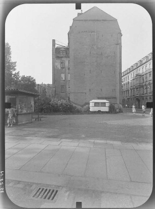 Dresden-Neustadt, Hoyerswerdaer Straße 38. Wohn- und Geschäftshaus (1875). Giebelfront (von der Bautzner Straße)