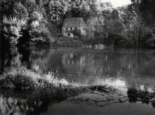 Einsames Haus an der Dordogne beim Felsen von Caudon