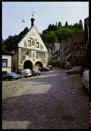 Schiltach: Marktplatz mit Rathaus von unten