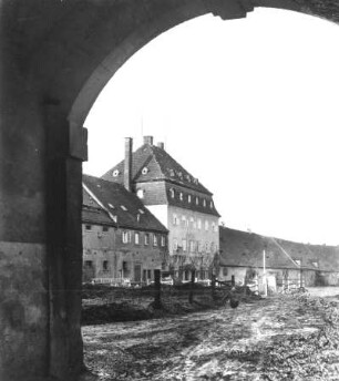 Frohburg. Rittergut (18./19. Jahrhundert), Forian-Geyer-Straße 4/6. Herrenhaus (18. Jahrhundert) und Wirtschaftsgebäude. Hofansicht
