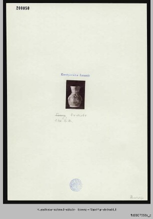 Krug mit Petrus sowie geometrischem und stilisiertem floralem Dekor