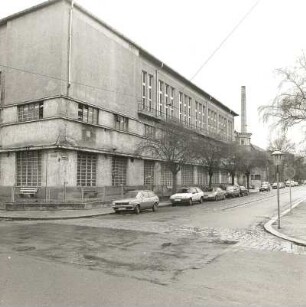 Dresden-Tolkewitz, Kipsdorfer Straße 153 / Schlömilchstraße. Straßenbahn-Hauptwerkstatt mit Verwaltungsgebäude (1924/1927). Straßenansicht Schlömilchstraße von Süden