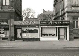 Dresden-Löbtau. Läden (Soft-Eis und Blumen-Beyer), Kesselsdorfer Straße 46. Straßenfront