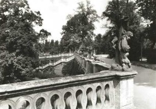 Würzburg, Residenz : Würzburg. Residenz (1720-1744; J. L. von Hildebrandt, B. Neumann). Hofgarten. Terrassenanlage (seit 1760) mit Figurenschmuck von P. Wagner