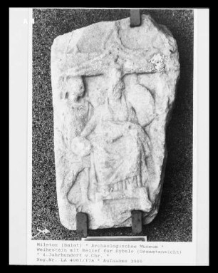 Weihrelief mit Darstellung der Kybele