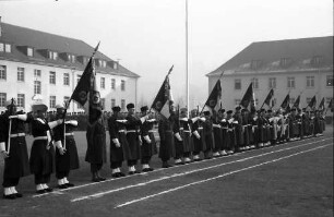 Freiburg: Jean-Bart-Kaserne; Ehrenformation mit Fahne