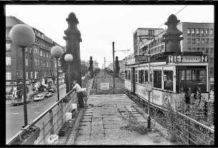 Flohmarkt auf dem zeitweise stillgelegten U-Bahnhof Bülowstraße