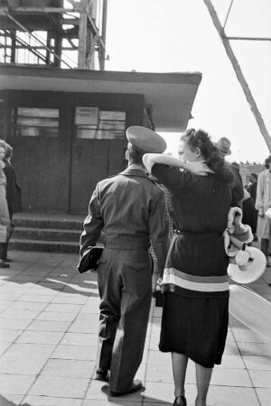 Berlin, Funkturm : Paar am Berliner Funkturm