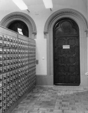 Dresden-Neustadt, Stauffenbergallee 9 (ehemalige Garnisonskirche). Sächsische Landesbibliothek, Außenstelle Phonothek, 1. Obergeschoß. Zettelkataloge und Eingang im Benutzungsbereich Tonträger