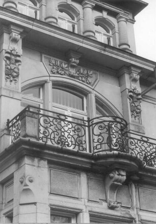 Dresden-Neustadt, Radeberger Straße 43. Wohnhaus (um 1885). Balkon (1. Obergeschoß)