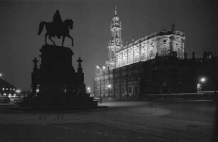 Dresden. Theaterplatz mit Denkmal König Johanns, Blick gegen die Katholische Hofkirche
