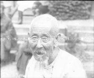 Glasdia von einem alten chinesischen Mann aus "Taitsching kung"