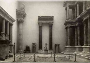 Blick in den Saal der römischen Architektur im Pergamonmuseum