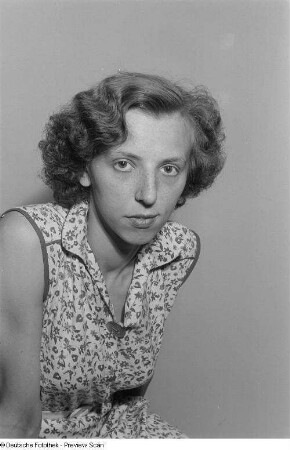 Porträt von Ursula Hesche, Sekretärin