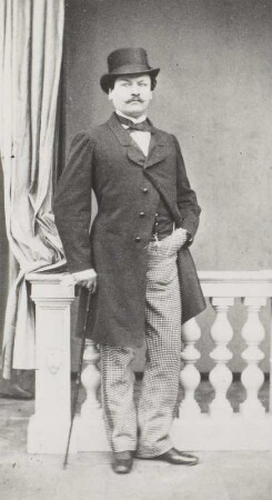 Porträt Ferdinand Kramer (1816-1888; Schauspieler). Albuminabzug auf Karton (Carte-de-visite mit Atelieraufdruck verso)