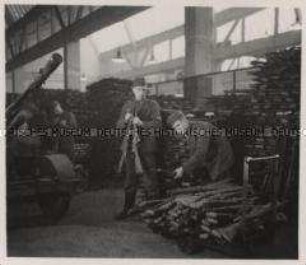 Wehrmachtssoldaten, Waffenfabrik