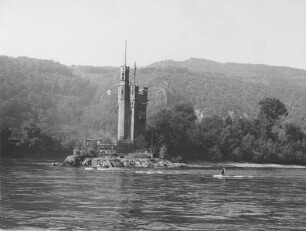 Mäuseturm Bingen/Rhein mit Felsen
