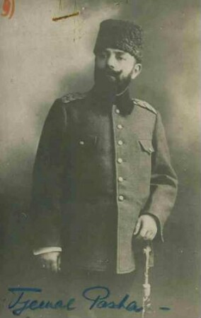 Tjemal (Tschemal) Pascha, Marineminister, späterer Führer der Armee am Suezkanal in Uniform mit Hut, Brustbild in Halbprofil