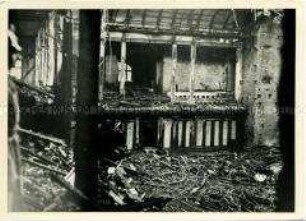 Der ausgebrannte Plenarsaal des Reichstages