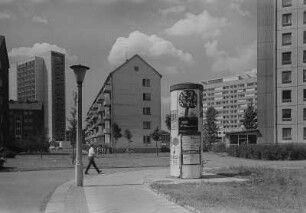 Dresden. Wohngebiet zwischen Leningrader Straße und Wiener Straße, hinten quer Hauptbahnhof