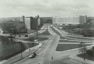 Dresden. Blick vom Rathaus über den Georgplatz zu den Neubauten an der Leningrader Straße nach Süden