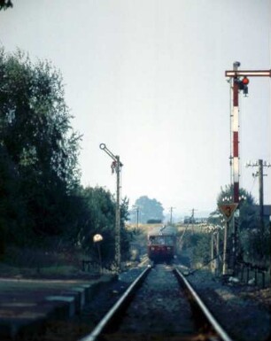 Wallerstein Bahnhofseinfahrt ETA 515 006 Bahnhofsausfahrsignal
