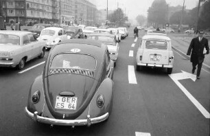 Autoverkehr am Mühlburger Tor
