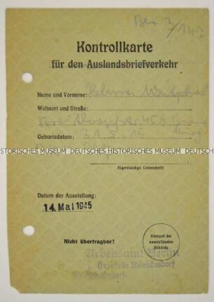 Kontrollkarte für den Postverkehr als Meldekarte des Arbeitsamtes Berlin-Reinickendorf für eine DRK-Helferin