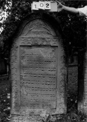 Grabstein 102