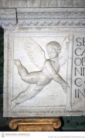 Grabmal des Kardinals von Portugal Antonio Martinez de Cháves (+1447), Sarkophag mit Liegefigur und Inschrifttafel, von zwei Putten gehalten
