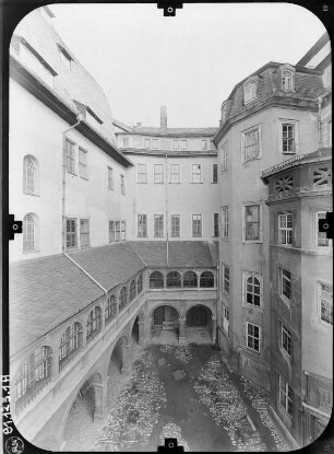 Sondershausen. Schloß (1534-um 1550, Umbau und Erweiterung ab 1680). Hofansicht