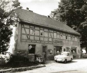 Dorfchemnitz, Hauptstraße 9. Wohnhaus mit Ladeneinbau (Konsum-Lebensmittel)
