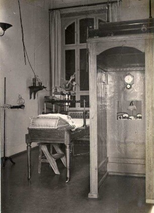 Städtisches Klinikum. Chirurgische Abteilung - Röntgenzimmer