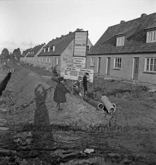 Wohngebäude des Bauvereines "Glaube und Tat": Meisenweg: vorne Sielarbeiten: Blick nach Südwesten
