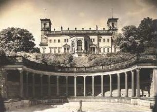 Schloss Albrechtsberg : Dresden-Loschwitz, Bautzner Straße 130. Schloss Albrechtsberg (1850-1854; A. H. Lohse). Elbfront über Wasserbassin