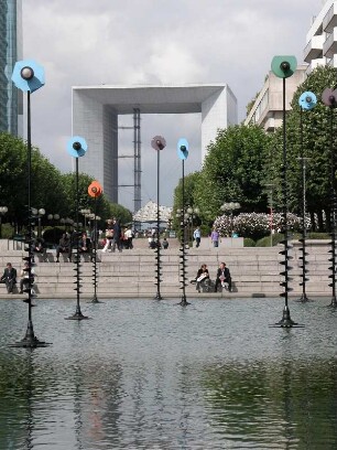 La Grande Arche im Geschäftsviertel La Defense