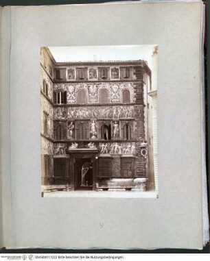 I Rome architectureAussenfassade des Palazzo Ricci mit Fresken des Polidoro da Carvaggio - Rotes Album I (Architektur antik und modern)